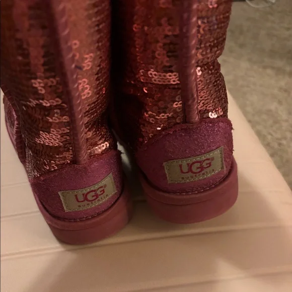 Women’s Ugg boots - Picture 2 of 2